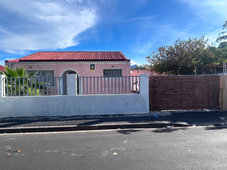  Bedroom Property for Sale in Belgravia Western Cape